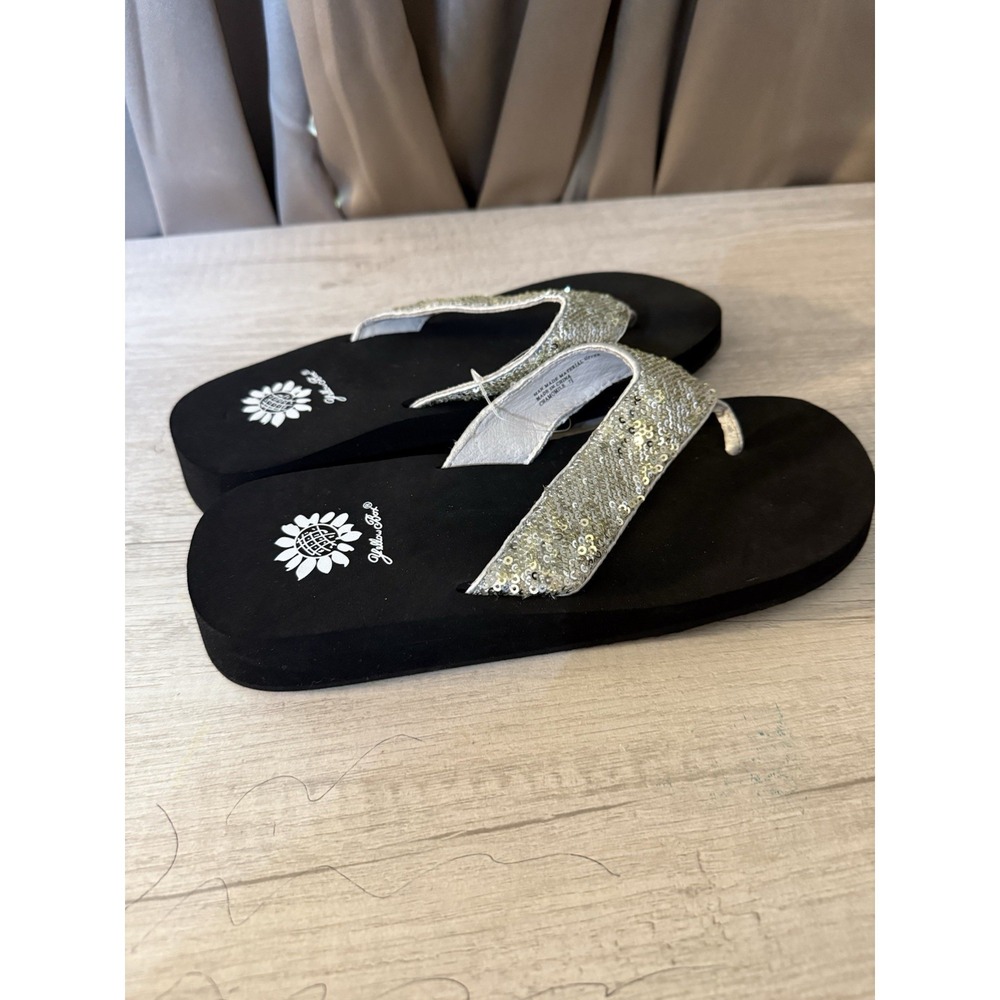 NEW Yellow Box Yellowbox Chamomile Flip Flops Size 7.5  Silver Sequins - Picture 2 of 7